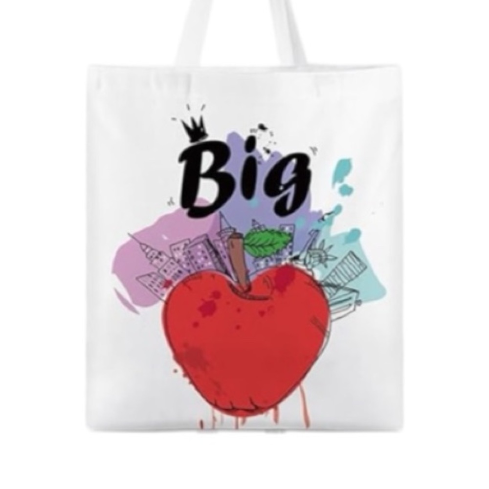 Stylish White NYC Iconic “Big Apple” Tote Bag (Filled With Souvenirs & More) New